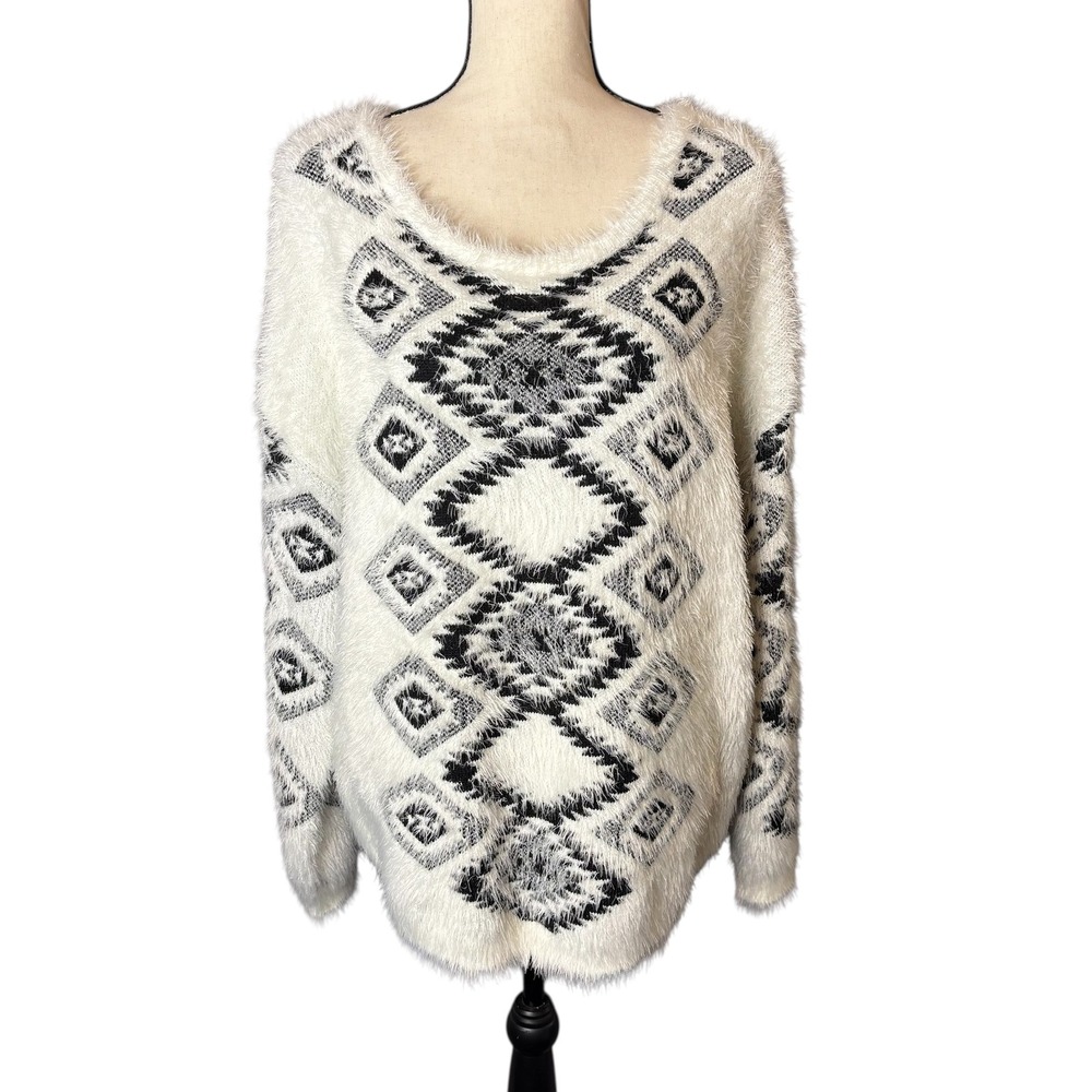 Magnolia Lane Fuzzy Geometric Pattern Sweater XXL White Black Cozy Winter